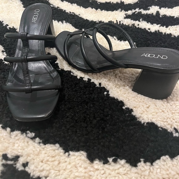 Black platform sandals - Picture 2 of 2